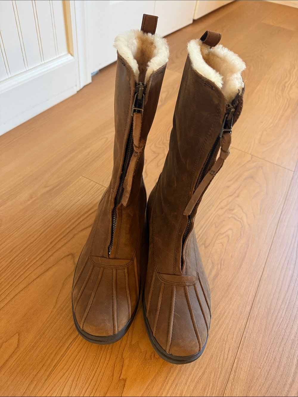 UGG Women's Brown Suede Shearling-Lined Zip Winter Boots